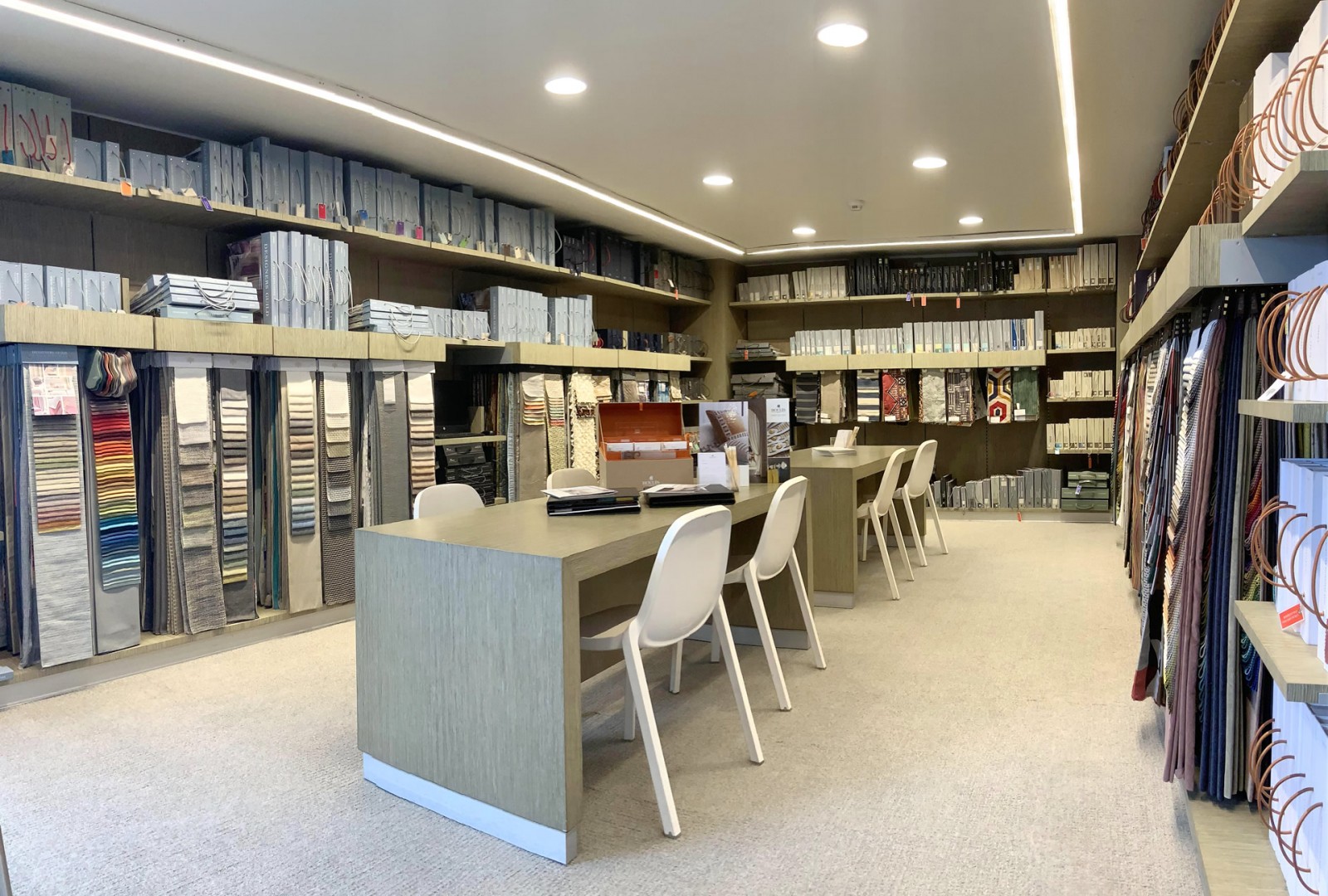 Contamos con un amplio Showroom